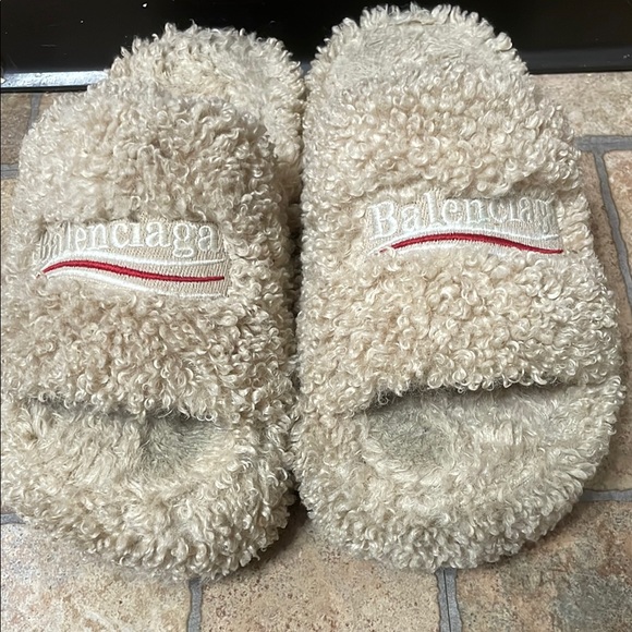 Balenciaga Beige Furry Slippers - Picture 3 of 8